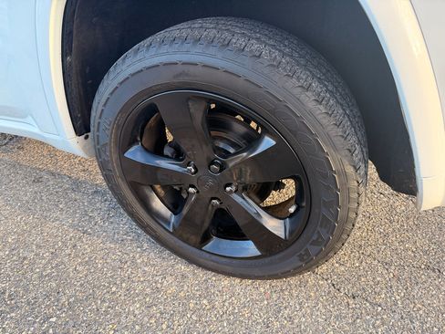 Used 2015 Jeep Grand Cherokee Altitude image 21