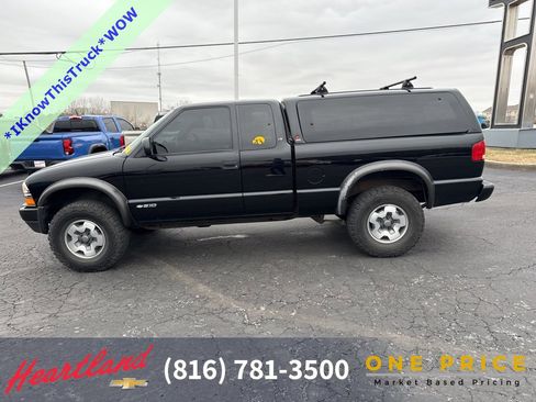 Used 2000 Chevrolet S10 Pickup LS w/ Preferred Equipment Group image 25