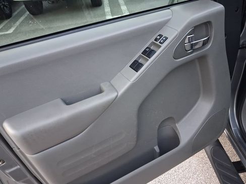 Used 2021 Nissan Frontier SV w/ Midnight Edition Floor Mats RWD image 20