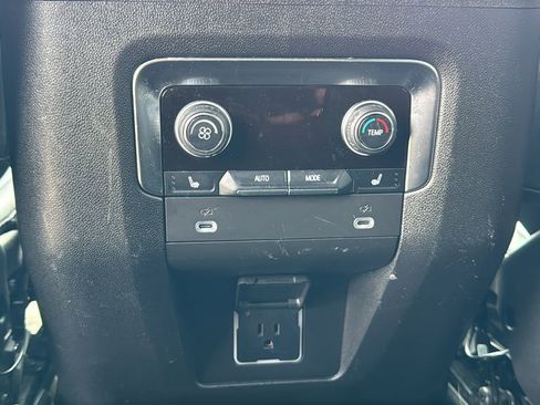 Used 2024 Chevrolet Tahoe Z71 w/ Luxury Package AWD/4WD image 19