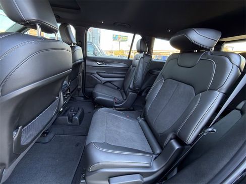 New 2025 Jeep Grand Cherokee L Altitude image 21