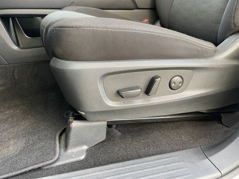 Used 2025 Nissan Pathfinder SV image 22