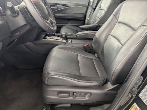 Used 2021 Honda Pilot Touring image 14