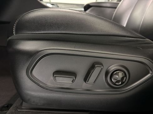 Used 2022 Jeep Grand Cherokee L Limited AWD/4WD image 9