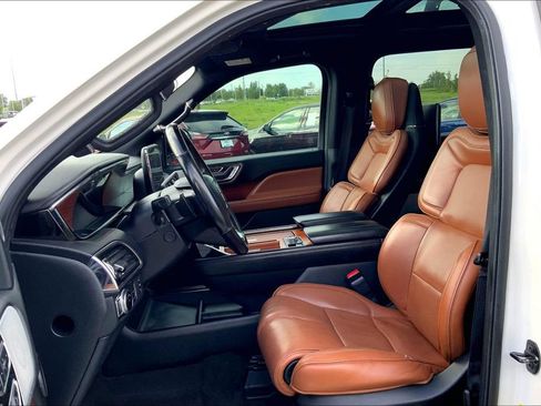 Used 2018 Lincoln Navigator Reserve AWD/4WD image 9