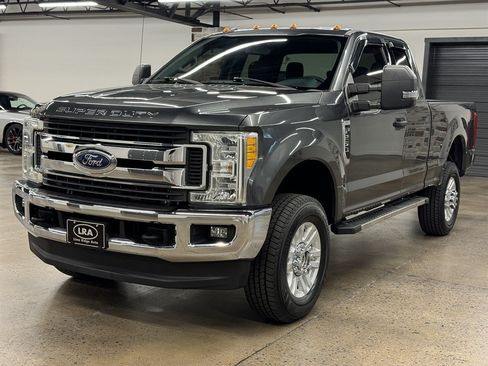 Used 2017 Ford F250 XLT w/ XLT Value Package AWD/4WD image 3