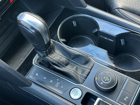 Used 2022 Volkswagen Atlas SEL R-Line image 22