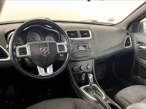 Used 2014 Dodge Avenger SXT FWD image 2