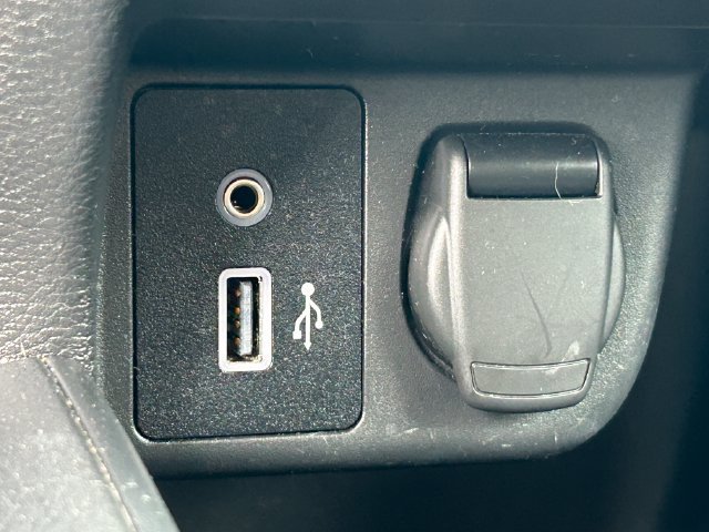 Used 2025 Nissan Versa S FWD image 15