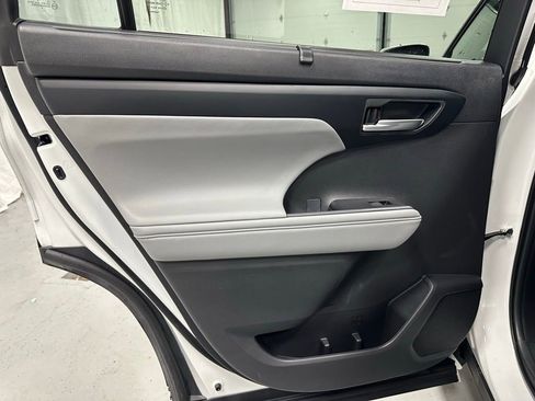 Used 2025 Toyota Highlander XLE image 44