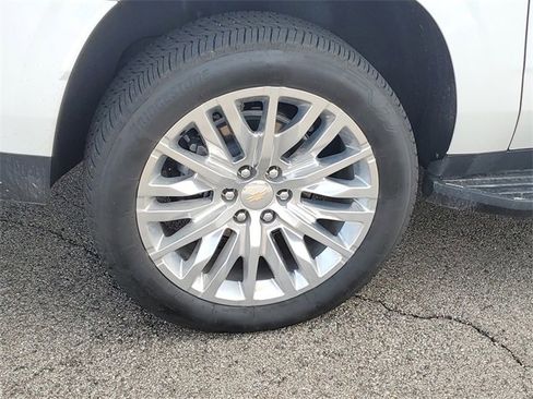 Used 2024 Chevrolet Suburban High Country image 7