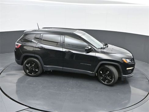 Used 2018 Jeep Compass Altitude image 41