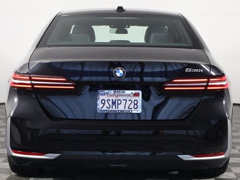 Used 2025 BMW 530i w/ Premium Package image 5