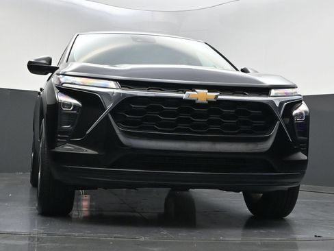 Used 2025 Chevrolet Trax LS w/ LS Convenience Package FWD image 29