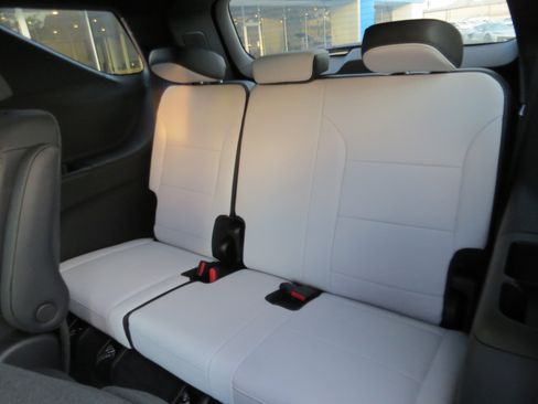 New 2026 Chevrolet Traverse High Country FWD image 13