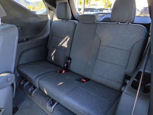 Used 2025 Chevrolet Traverse LT w/ Midnight/Sport Edition image 31