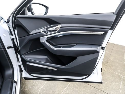 Used 2024 Audi Q8 e-tron Premium Plus w/ Premium Plus Package image 25