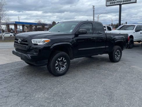 Used 2016 Toyota Tacoma SR image 2