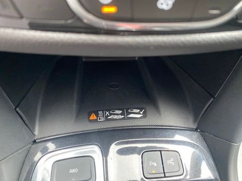 Used 2023 Chevrolet Equinox Premier AWD/4WD image 15