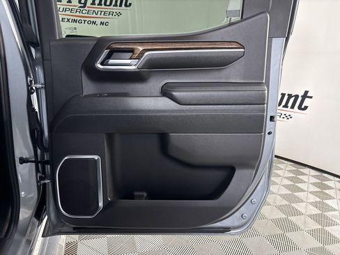 Used 2024 GMC Sierra 1500 SLE w/ Preferred Package image 24
