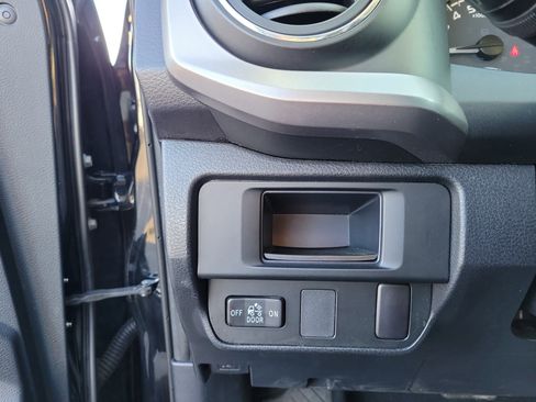 Used 2017 Toyota Tacoma SR5 image 20