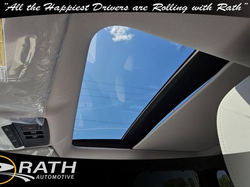 New 2025 Mitsubishi Outlander SEL image 9