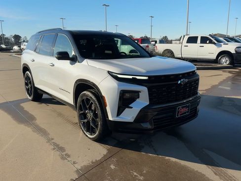 Used 2024 Chevrolet Traverse RS w/ LPO, Floor Liner Package image 3