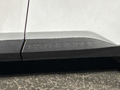 New 2025 Nissan Pathfinder SL image 10