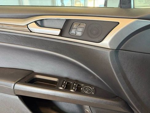 Used 2017 Ford Fusion SE w/ Equipment Group 602A image 19