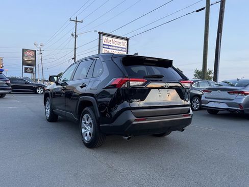 Used 2021 Toyota RAV4 LE FWD image 4