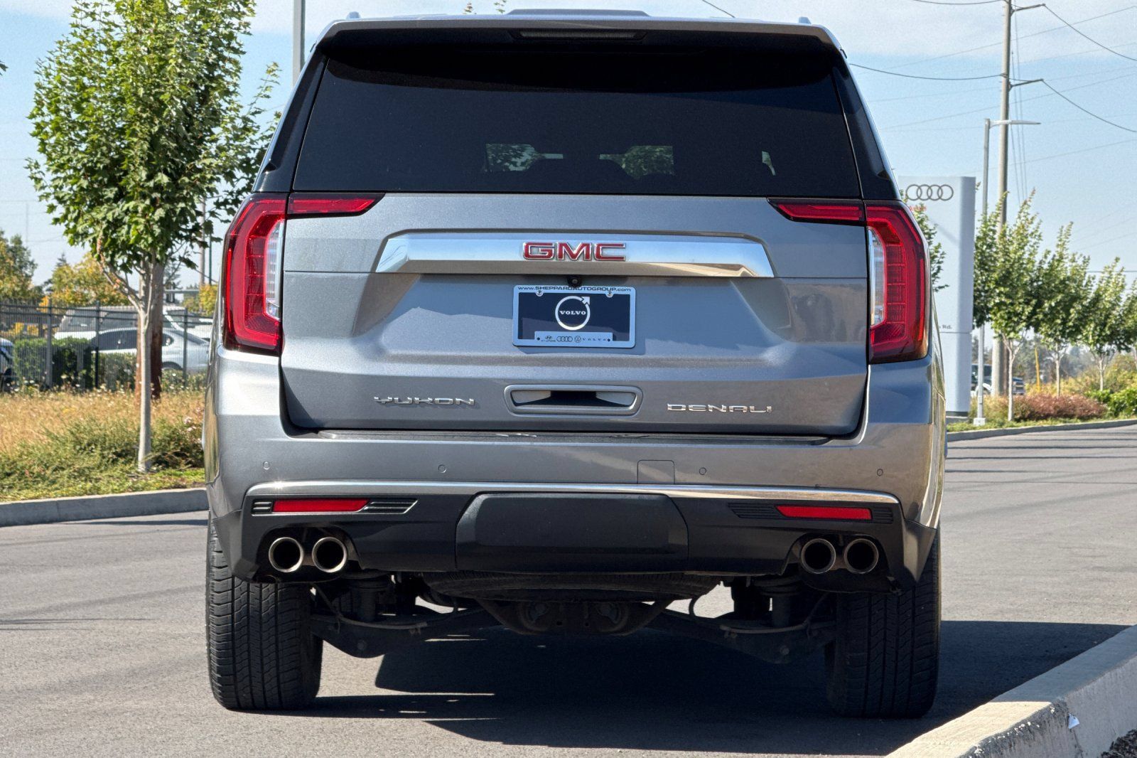 Used 2022 GMC Yukon XL Denali AWD/4WD image 4