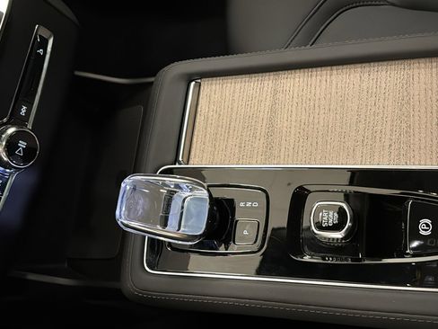 Used 2025 Volvo XC90 B6 Plus image 19