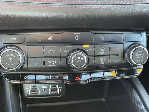 Used 2025 Dodge Durango GT RWD image 29