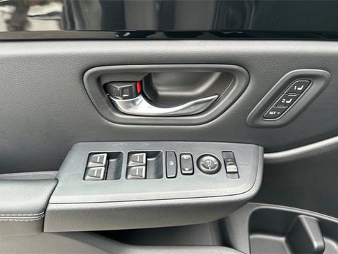 Used 2024 Honda Pilot EX-L image 11