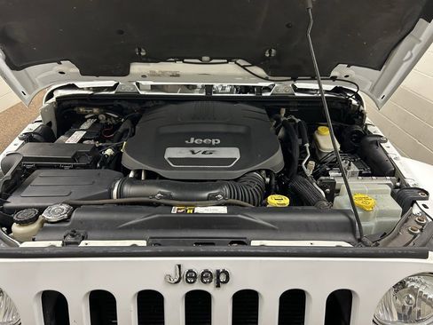 Used 2015 Jeep Wrangler Unlimited Sahara w/ Trailer Tow Group image 12