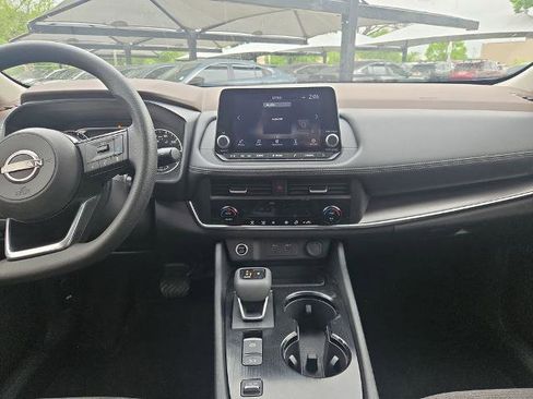 Certified 2023 Nissan Rogue SV FWD image 17