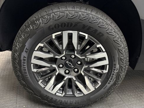 New 2026 Chevrolet Suburban Z71 image 11