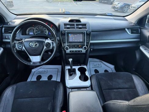Used 2013 Toyota Camry SE w/ Leather Pkg FWD image 18