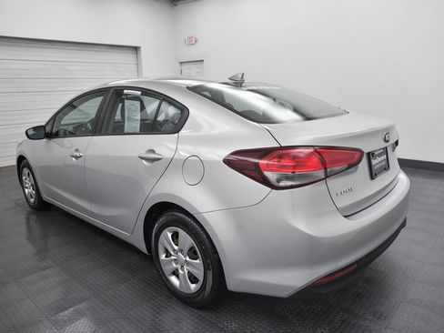 Used 2017 Kia Forte LX image 5