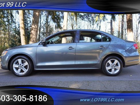 Used 2012 Volkswagen Jetta TDI FWD image 1