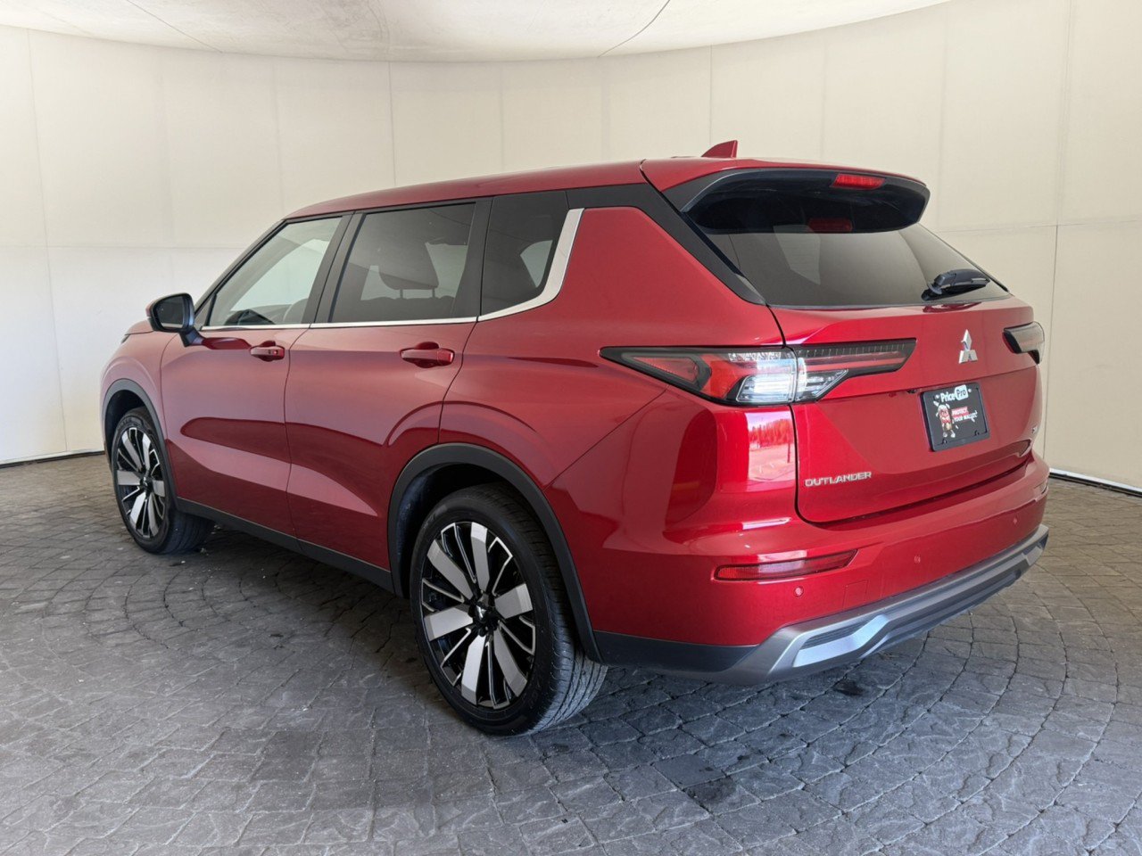 Used 2025 Mitsubishi Outlander SE AWD/4WD image 5