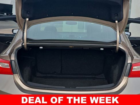 Used 2018 Chevrolet Malibu LT image 12