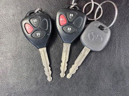 Used 2011 Toyota RAV4 4WD w/ 3rd Row image 20