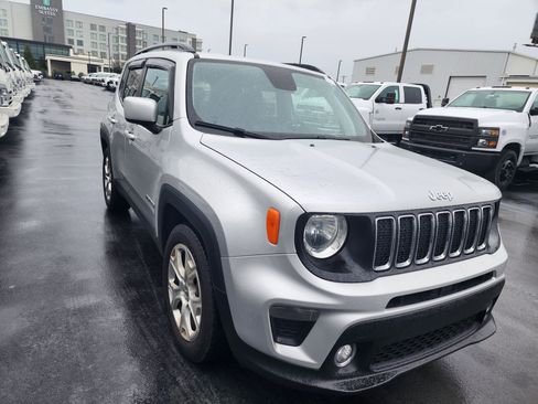 Used 2019 Jeep Renegade Latitude FWD image 29