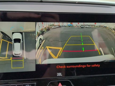 Used 2024 Toyota Venza Limited image 24