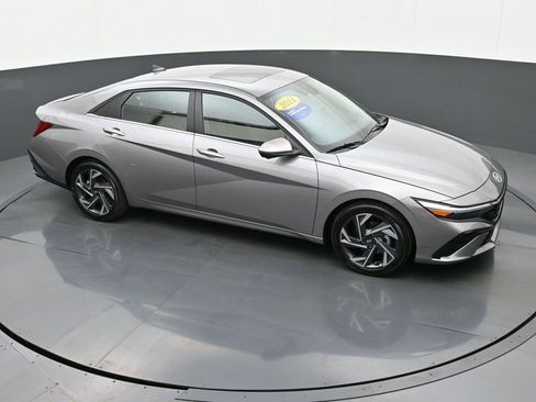 Certified 2024 Hyundai Elantra Limited FWD image 34