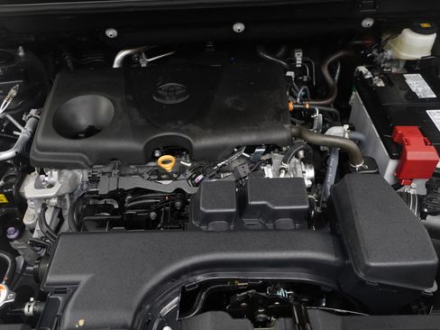 Used 2025 Toyota RAV4 LE image 29