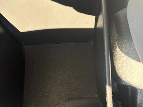 Used 2013 Hyundai Elantra GLS w/ Preferred Pkg image 20