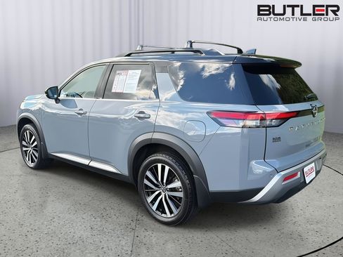 Used 2023 Nissan Pathfinder Platinum FWD image 4
