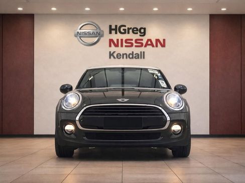 Used 2017 MINI Cooper 4-Door Hardtop image 5